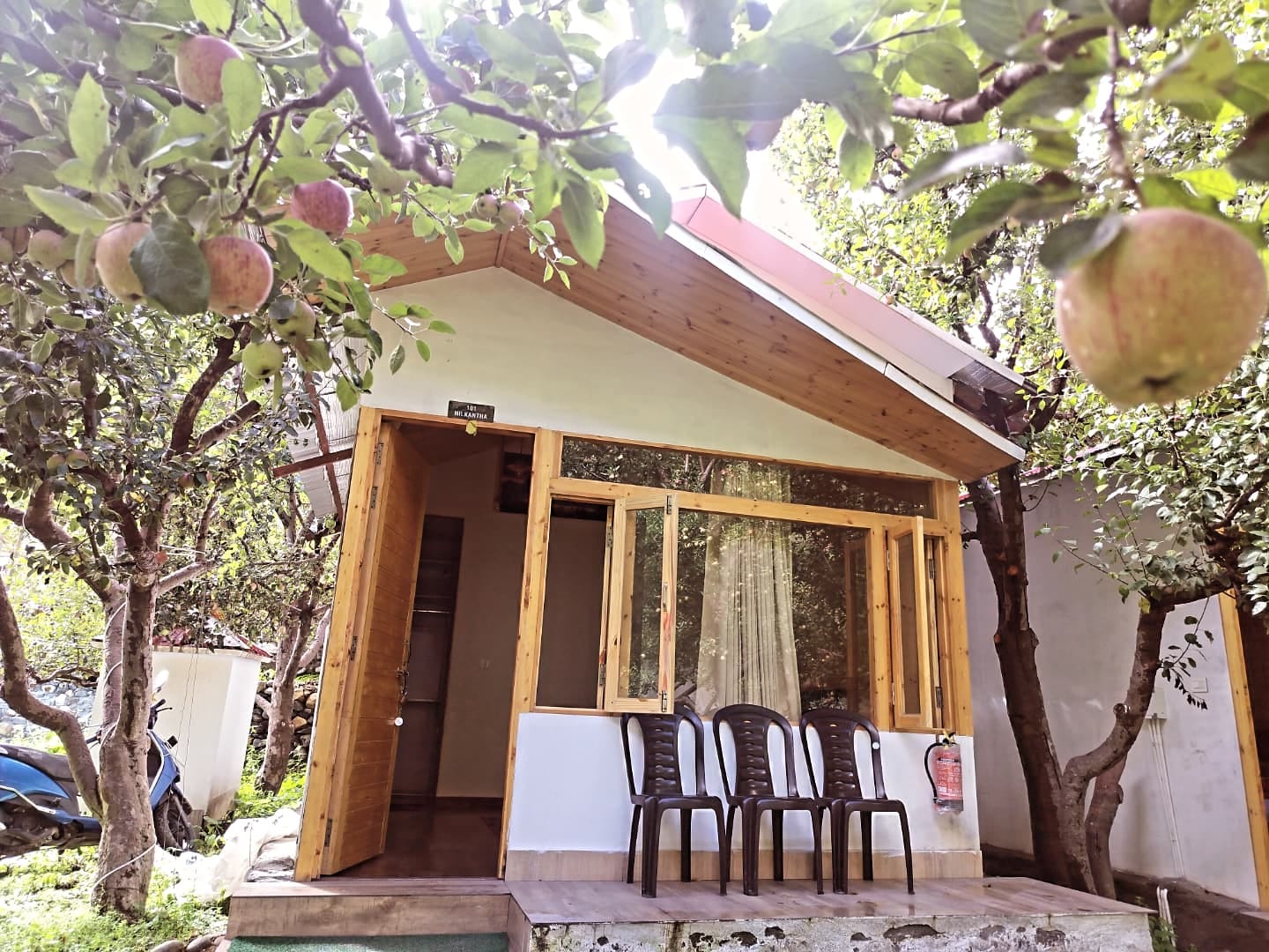 Welcome to Nine Apple Resort